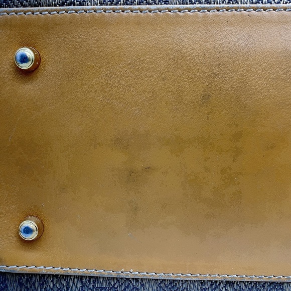 GUCCI Vintage Canvas GUCCI Logo Handbag in Tan - Picture 9 of 16